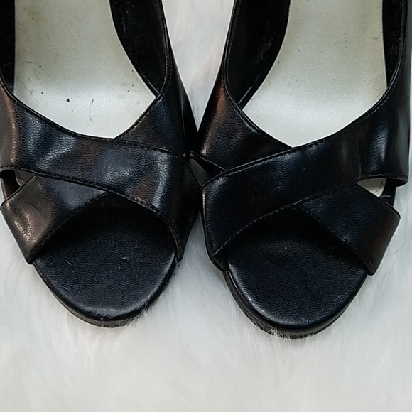 Black heels - Picture 3 of 3